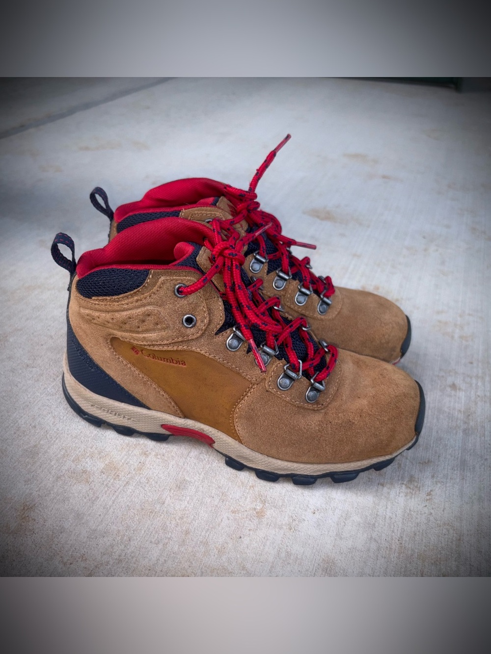 Columbia Women’s Newton Ridge Suede Boots Sz 6